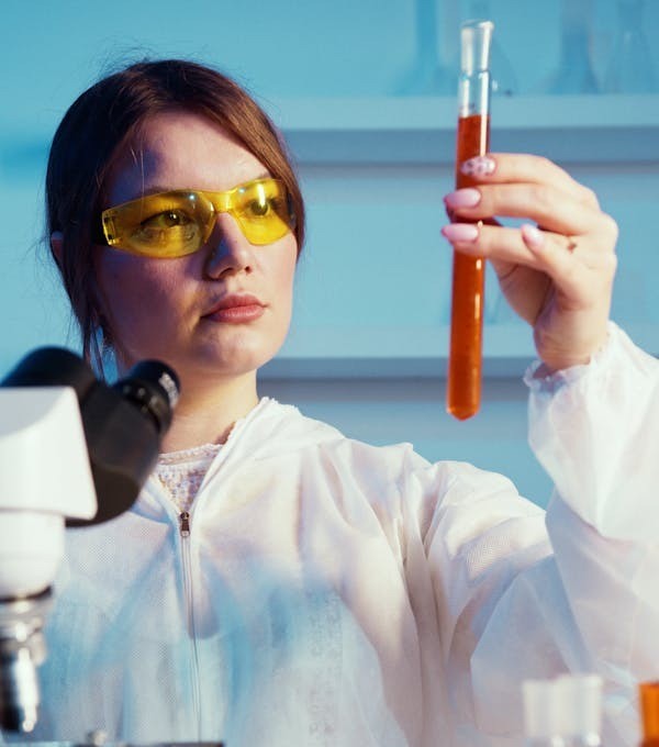https://slavia.znn.ro/wp-content/uploads/2025/03/chemestry-laboratory.jpg