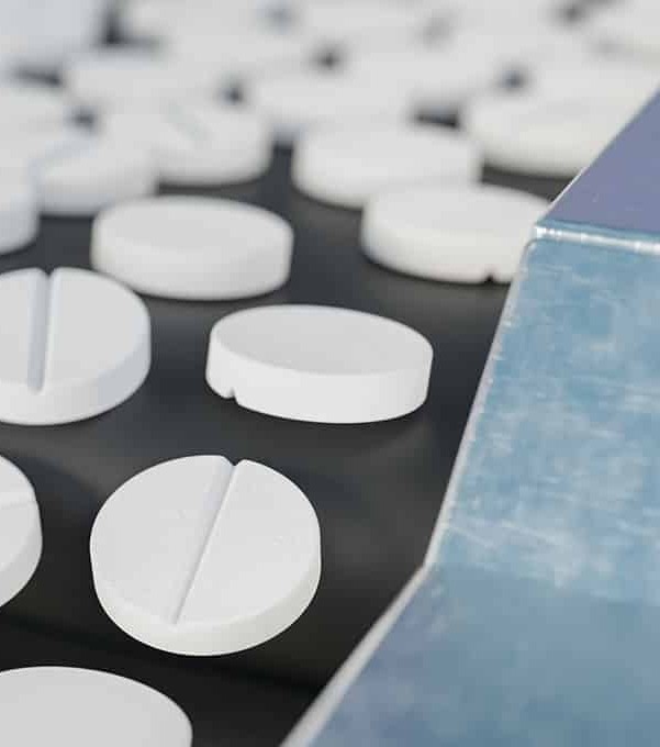 https://slavia.znn.ro/wp-content/uploads/2025/03/industry-machine-medical-pill.jpg